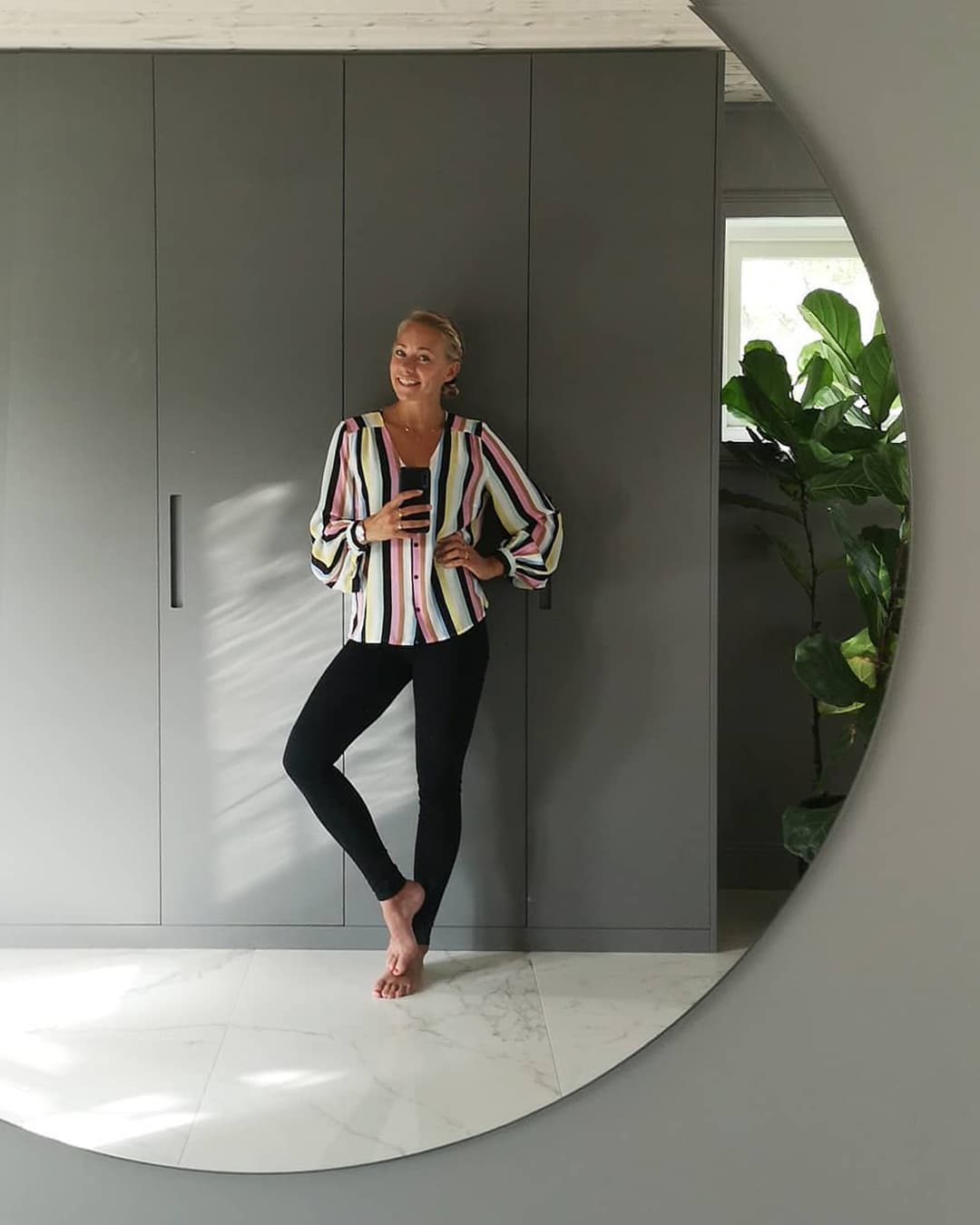 Garderobsvägg hemma hos Frida Hansdotter