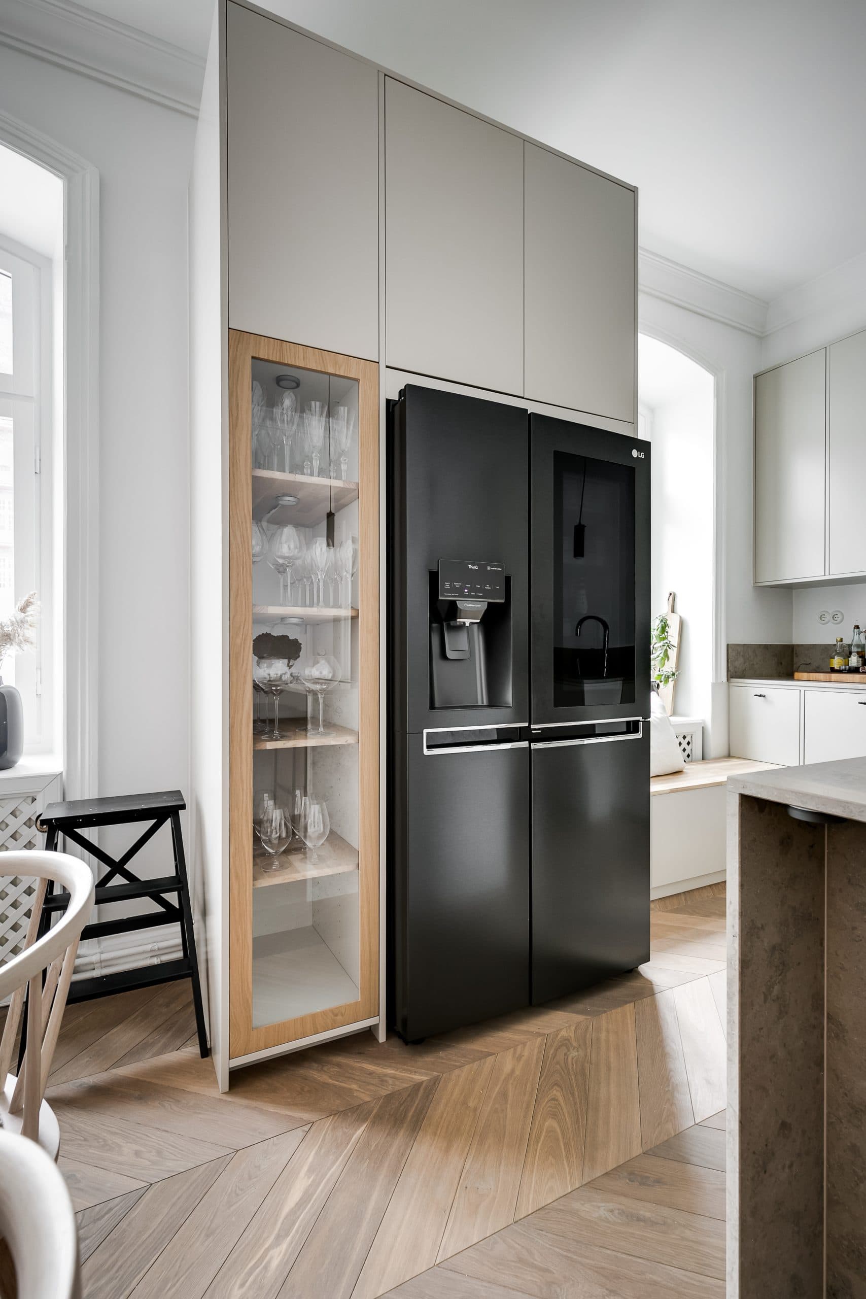 Beige kök vitrinlucka i ek