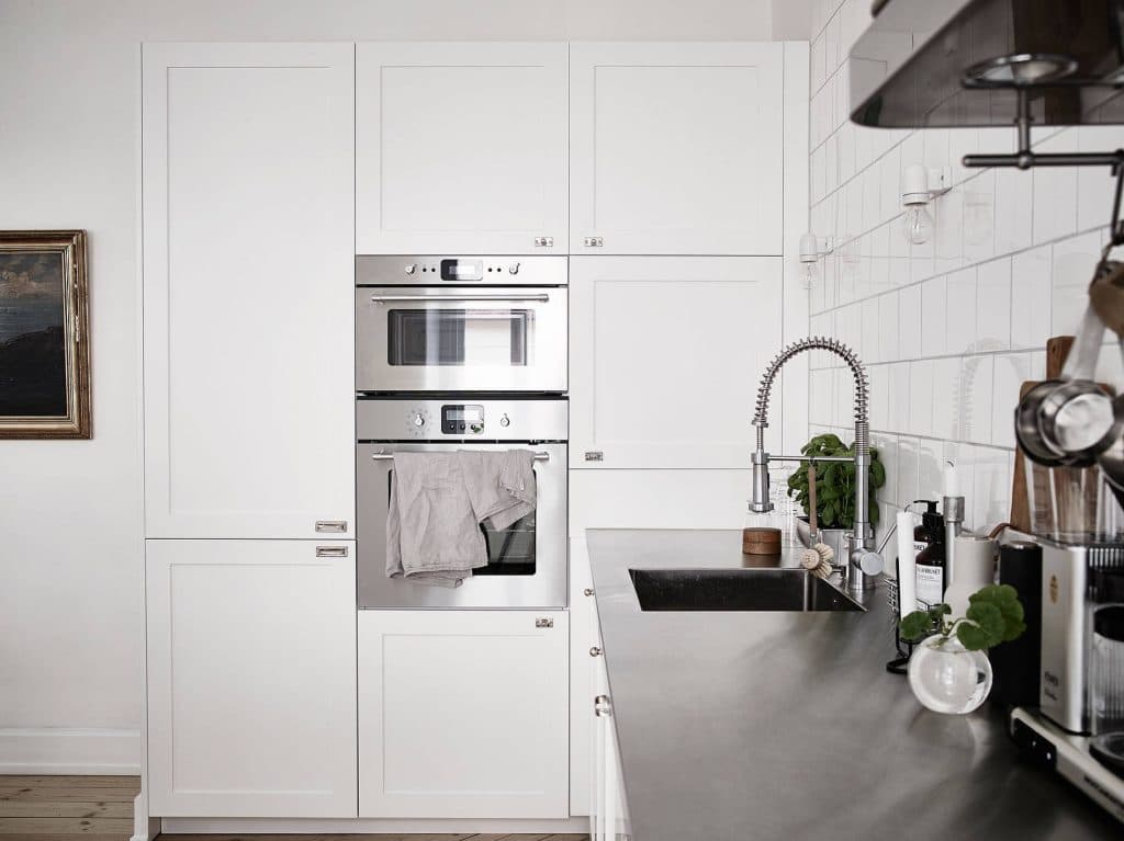 Högskåp i hörnkök