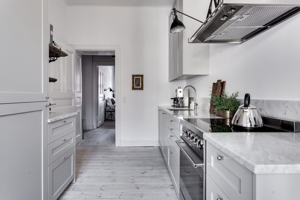 Kök med Smeg fristående spis